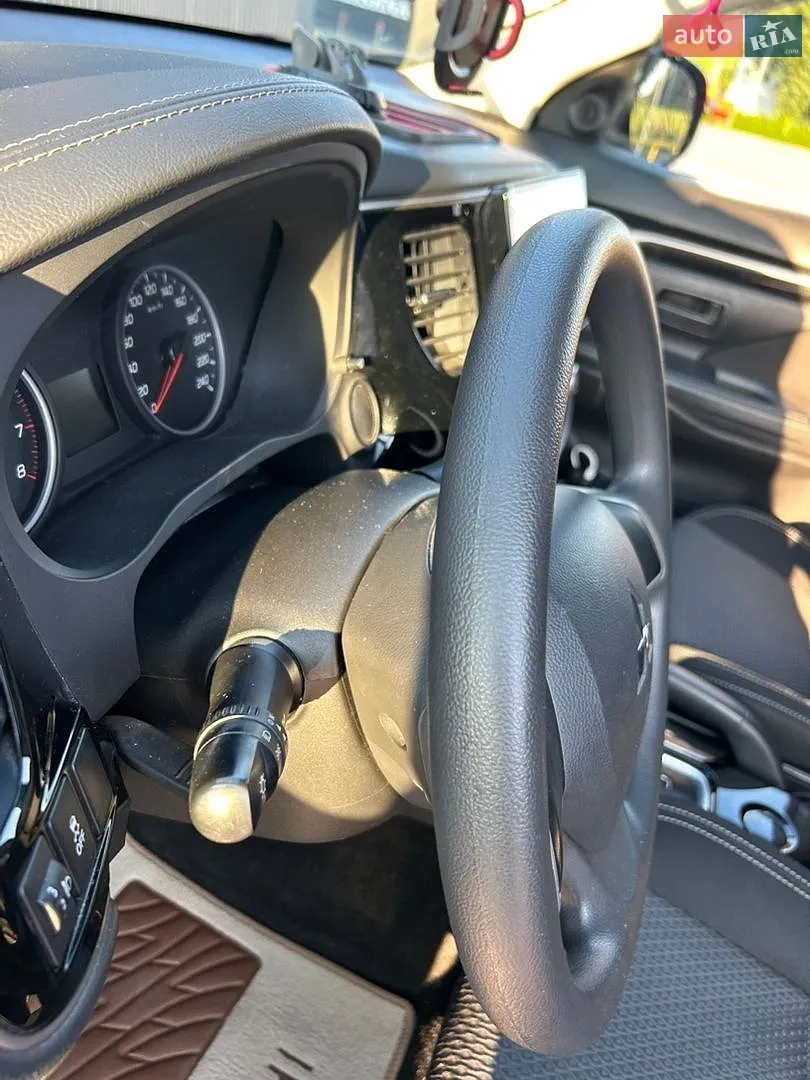 2021 Mitsubishi Outlander - мініатюра 12