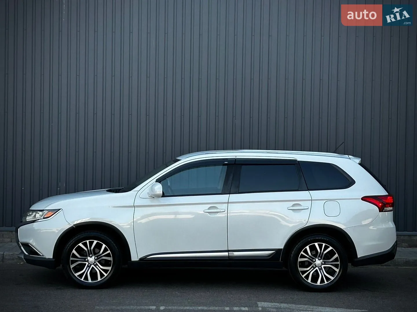 2016 Mitsubishi Outlander - мініатюра 2