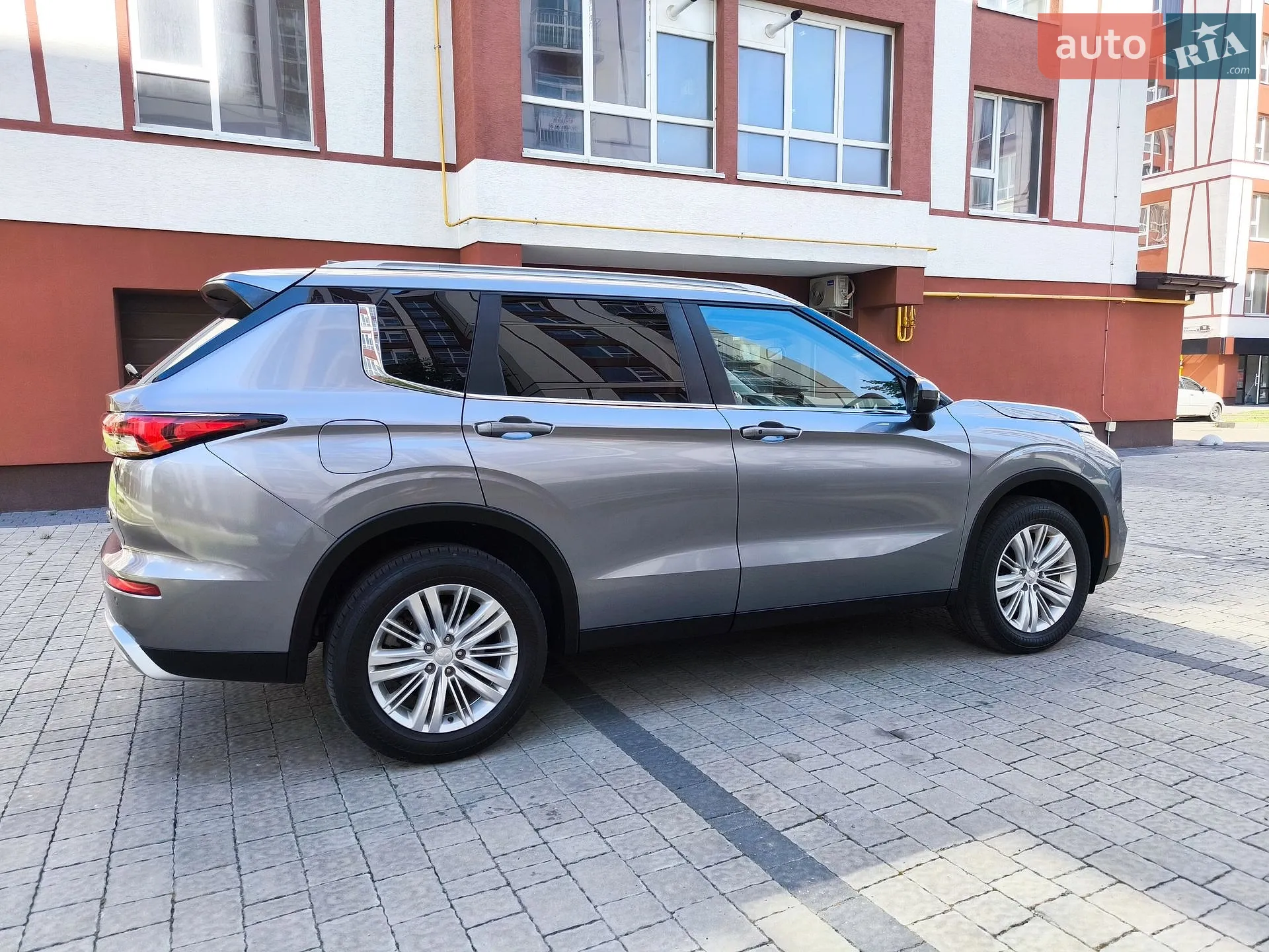 2021 Mitsubishi Outlander - мініатюра 8