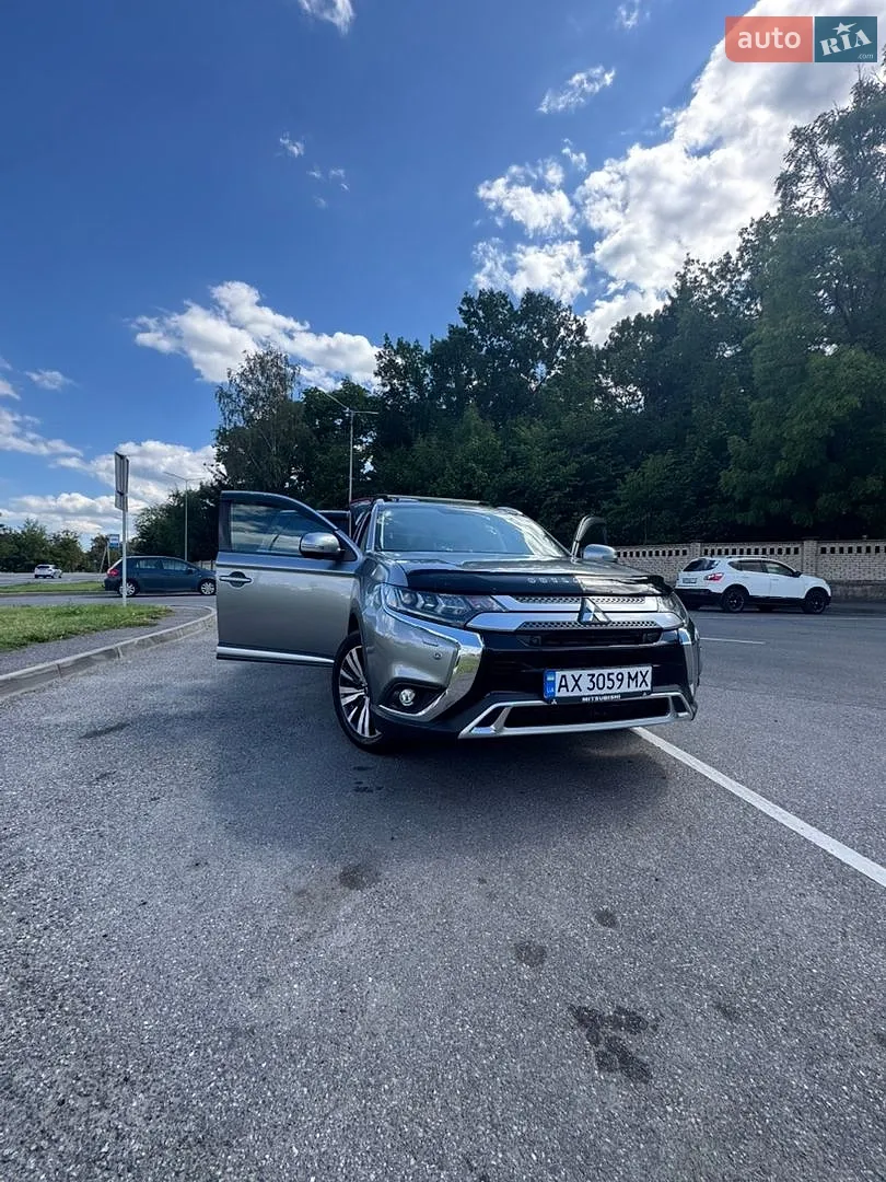 2019 Mitsubishi Outlander - мініатюра 2