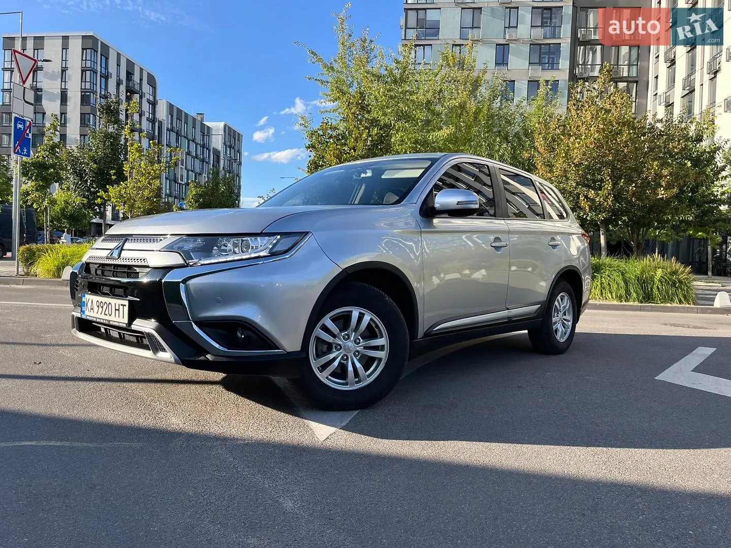 2021 Mitsubishi Outlander - мініатюра 3
