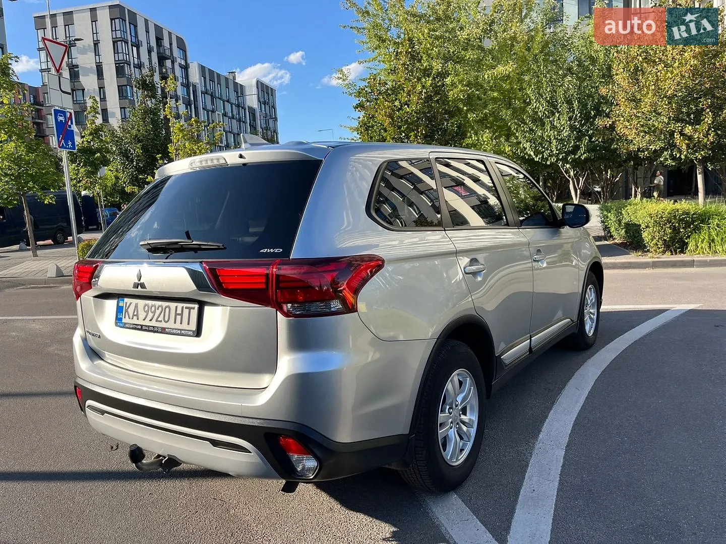 2021 Mitsubishi Outlander - мініатюра 16