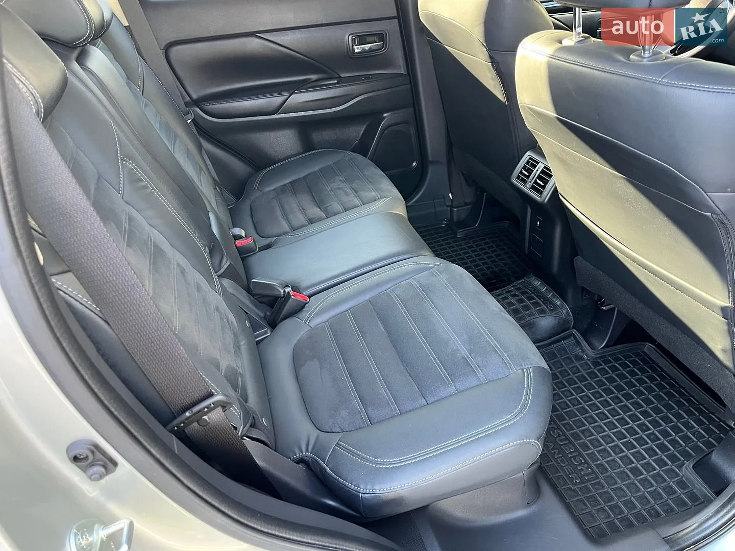 2021 Mitsubishi Outlander - мініатюра 21