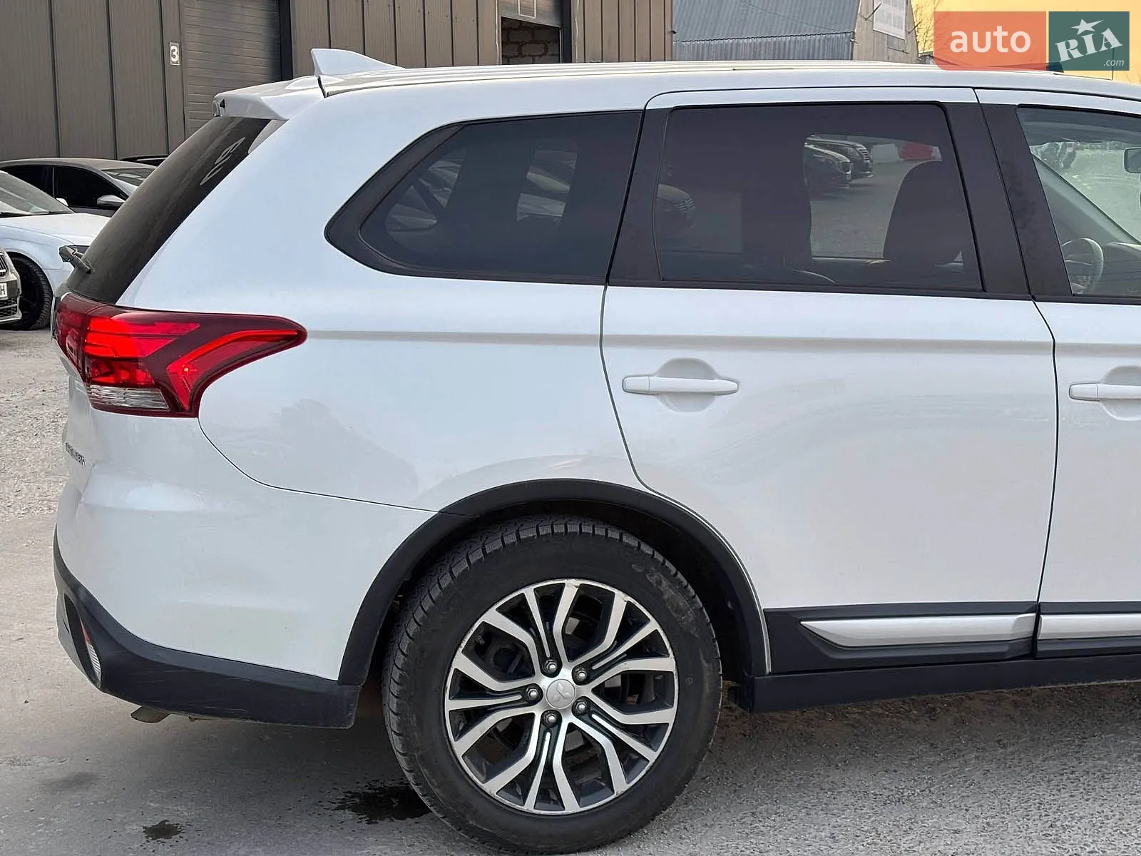 2016 Mitsubishi Outlander - мініатюра 12