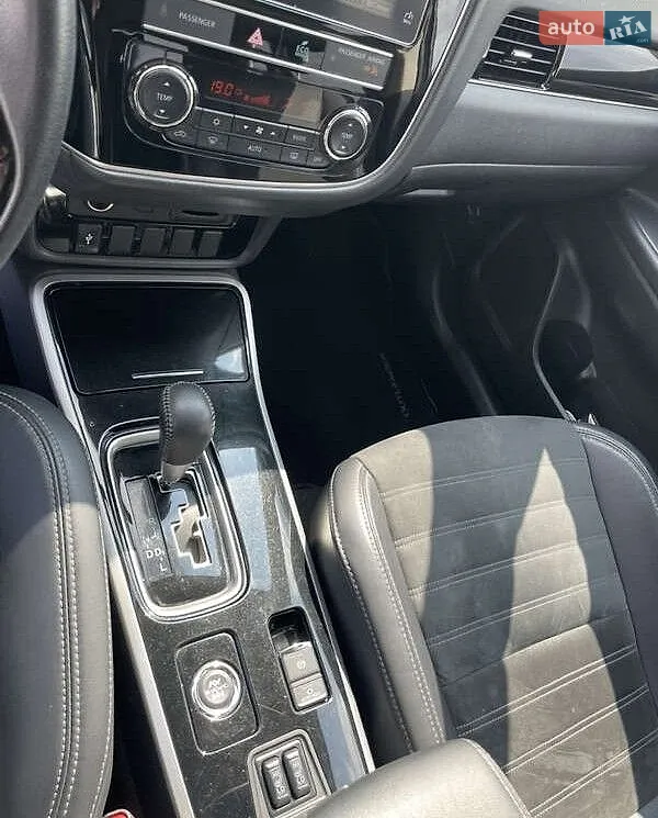 2019 Mitsubishi Outlander - мініатюра 19