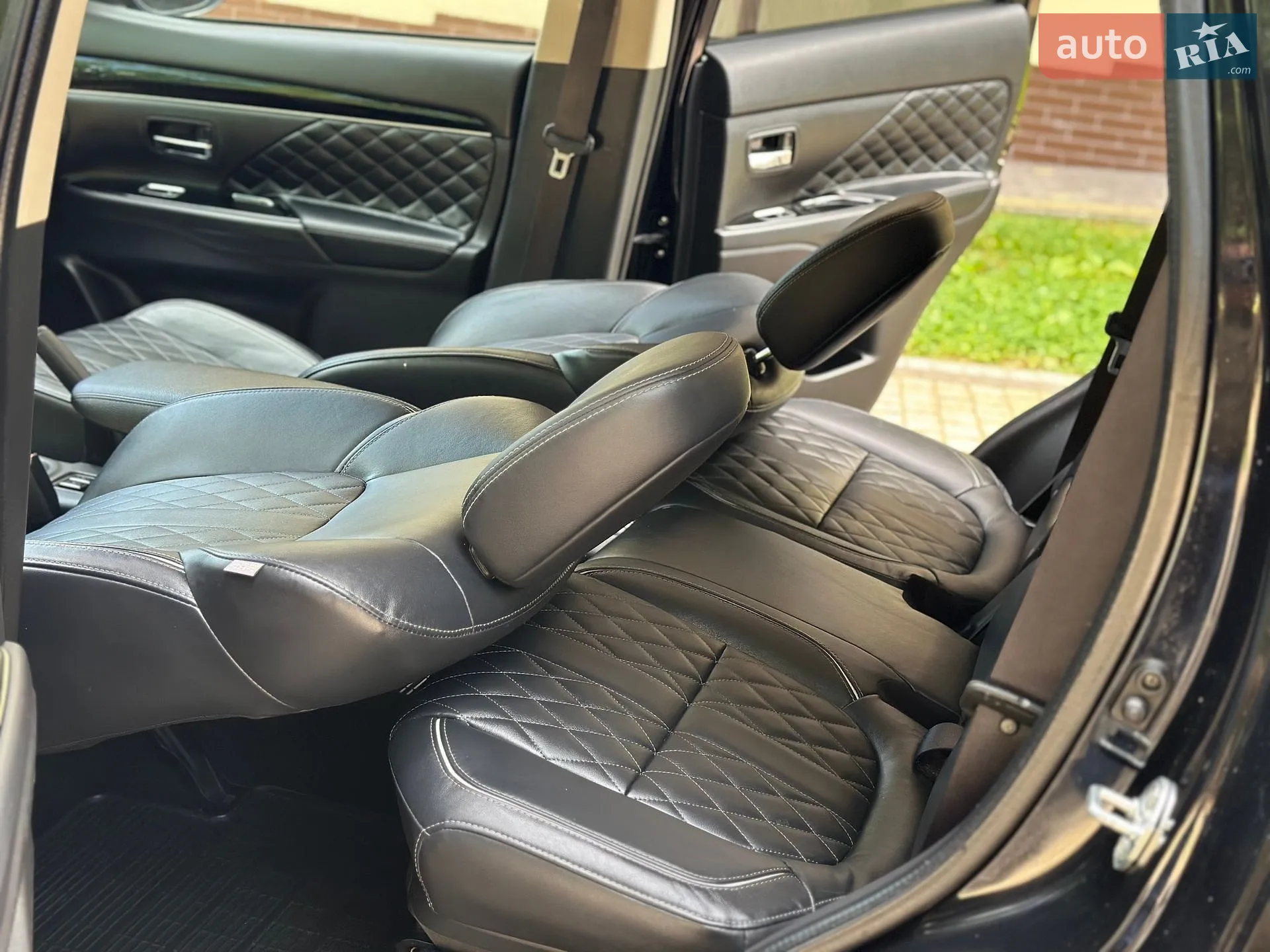 2016 Mitsubishi Outlander - мініатюра 76
