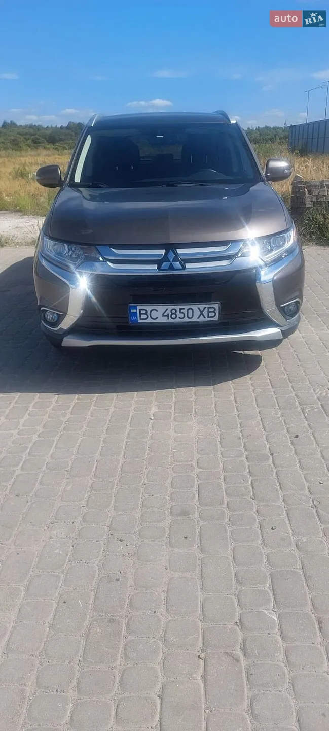 2018 Mitsubishi Outlander - фото 1