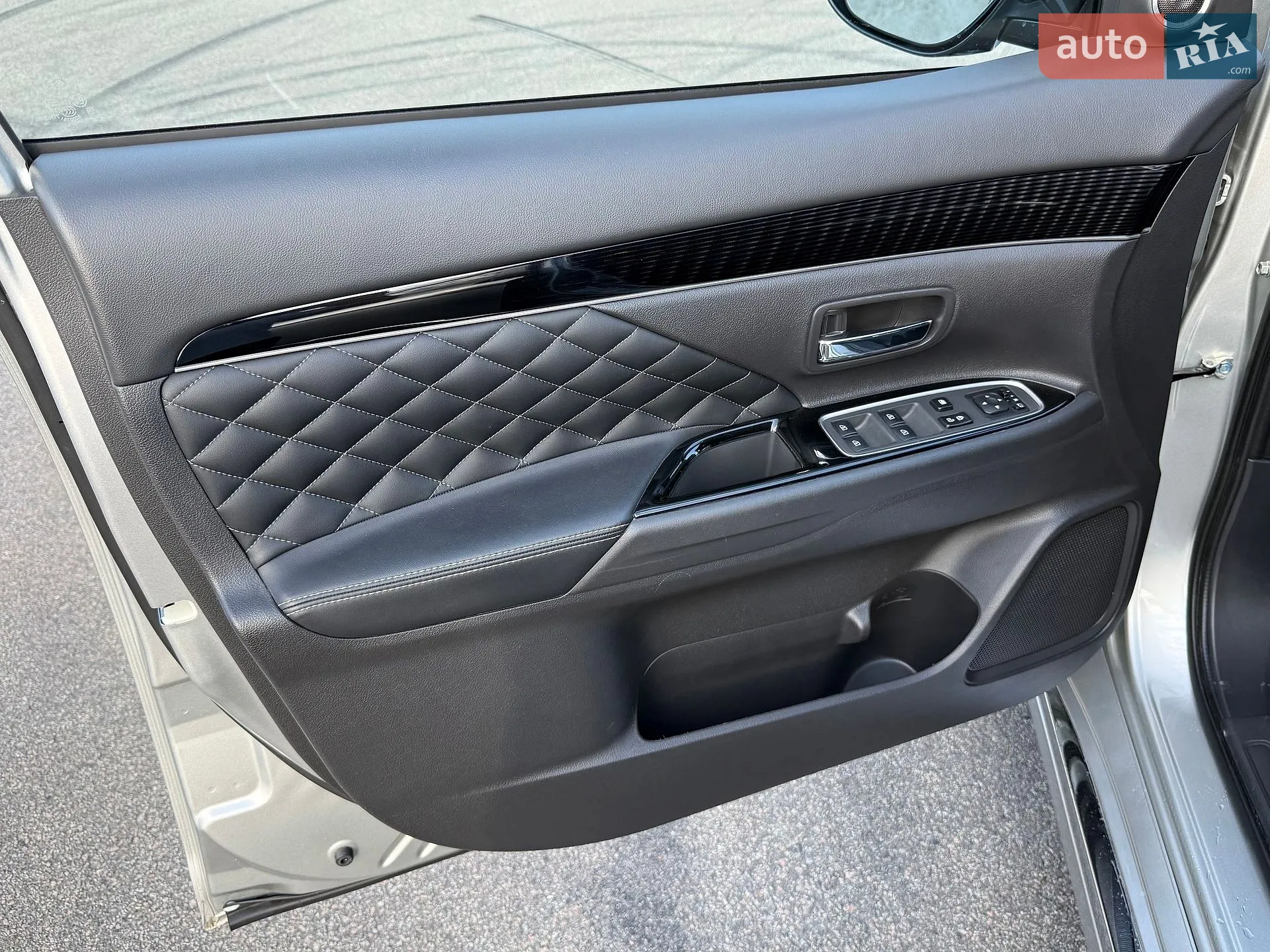 2020 Mitsubishi Outlander - мініатюра 25