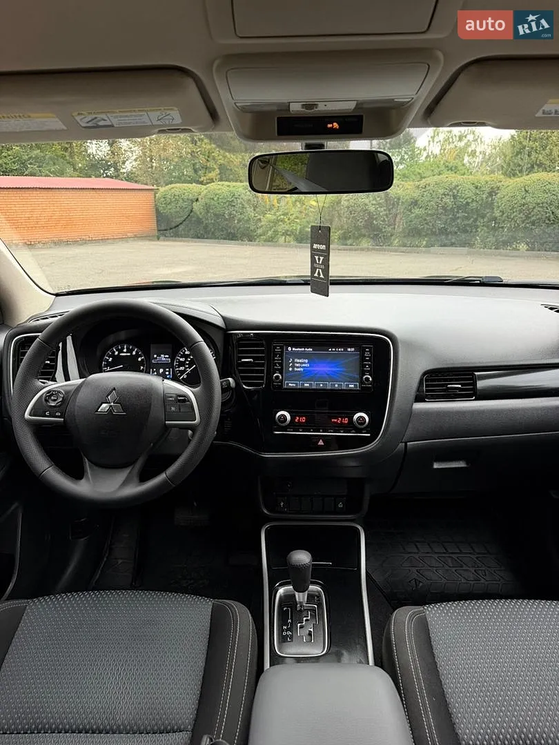 2020 Mitsubishi Outlander - мініатюра 8
