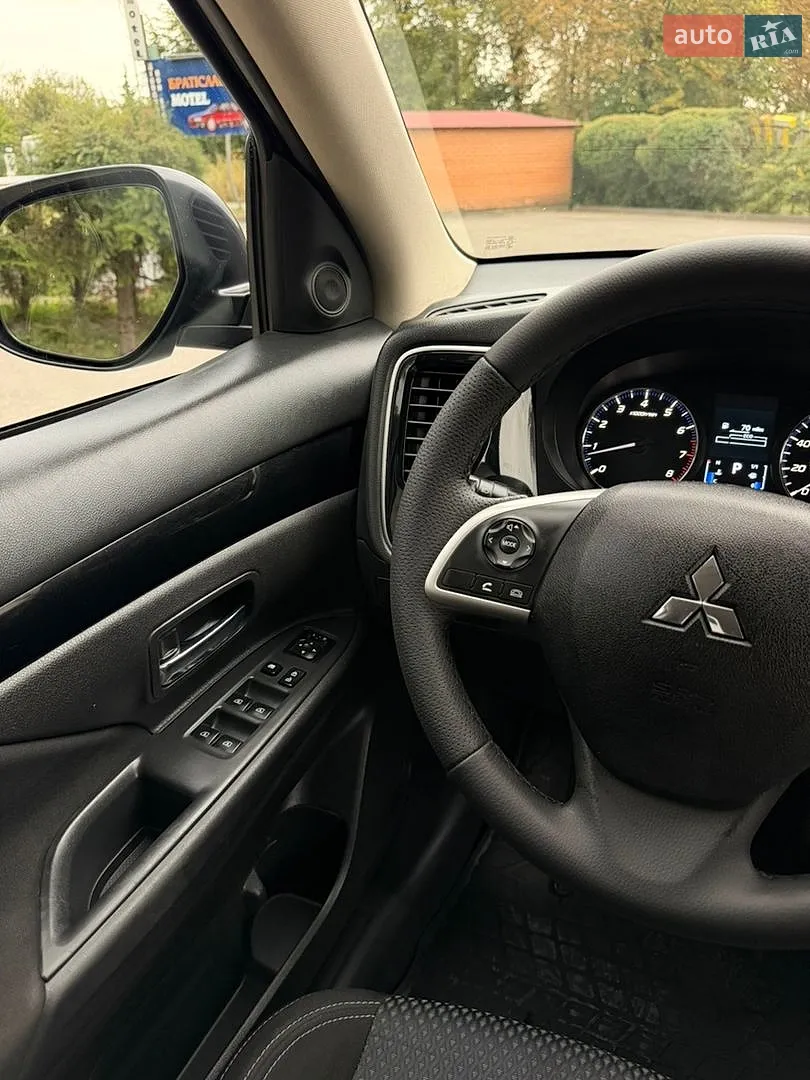 2020 Mitsubishi Outlander - мініатюра 11
