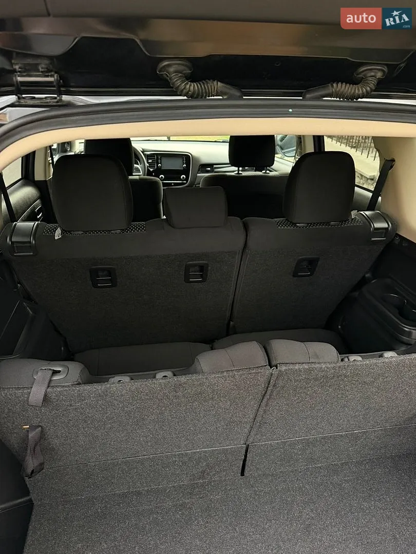 2020 Mitsubishi Outlander - мініатюра 18