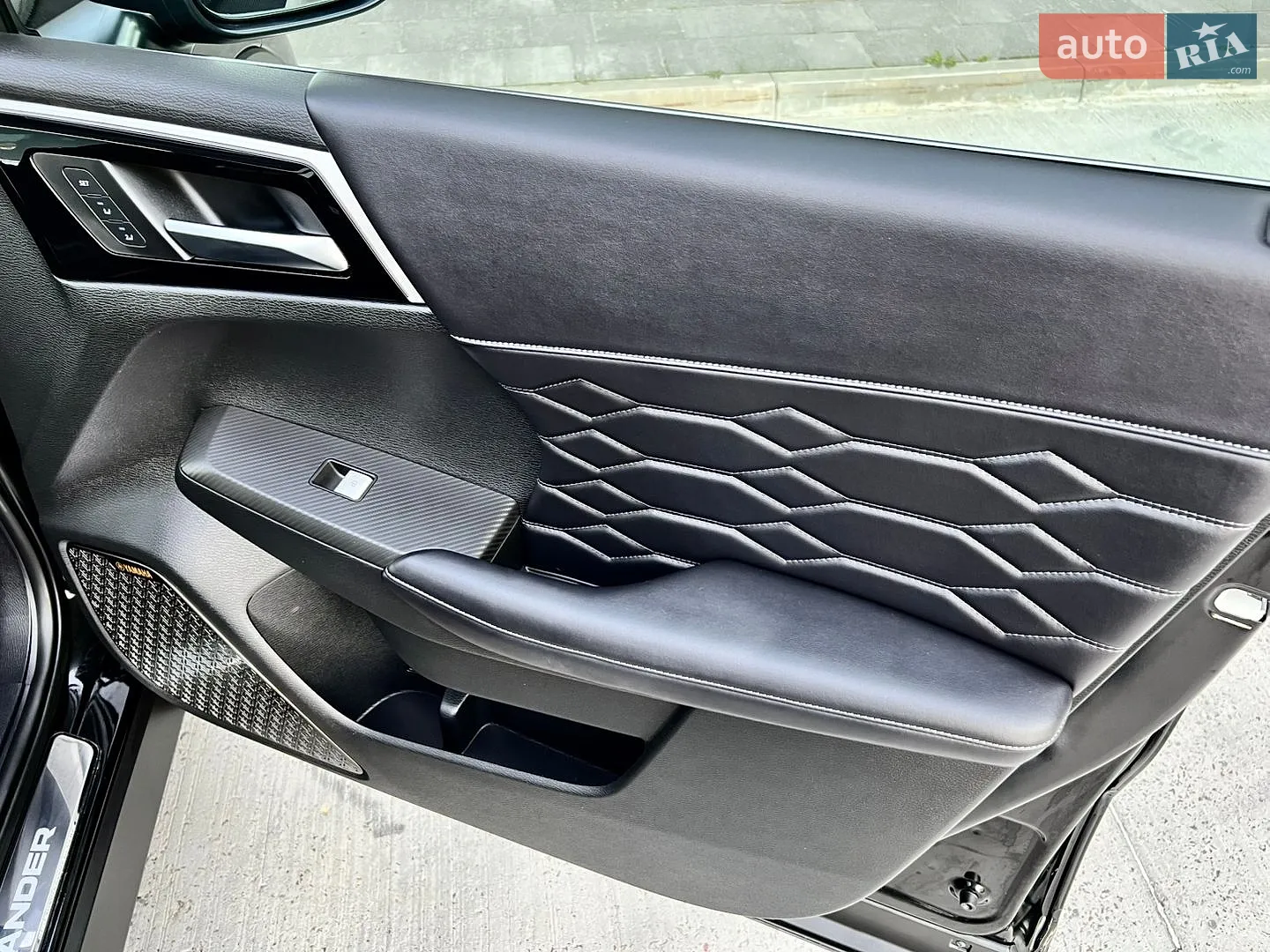 2025 Mitsubishi Outlander - мініатюра 47