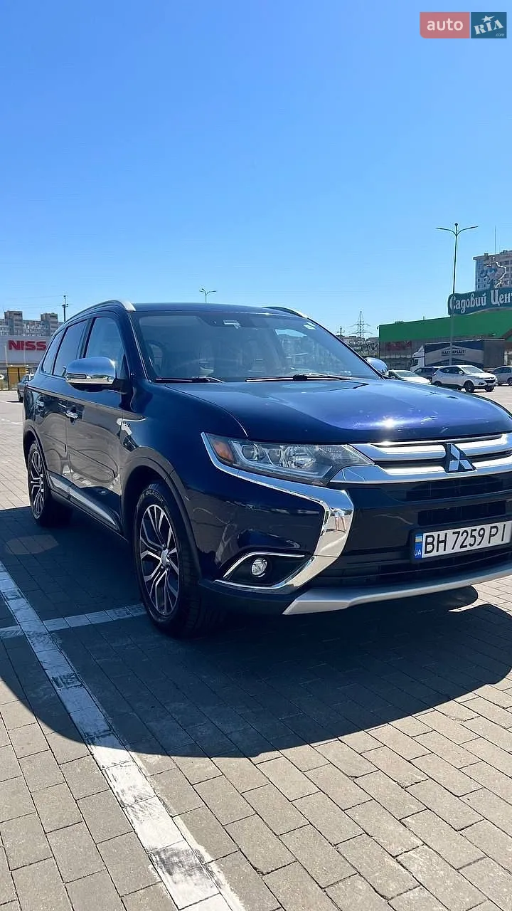 2016 Mitsubishi Outlander - фото 1