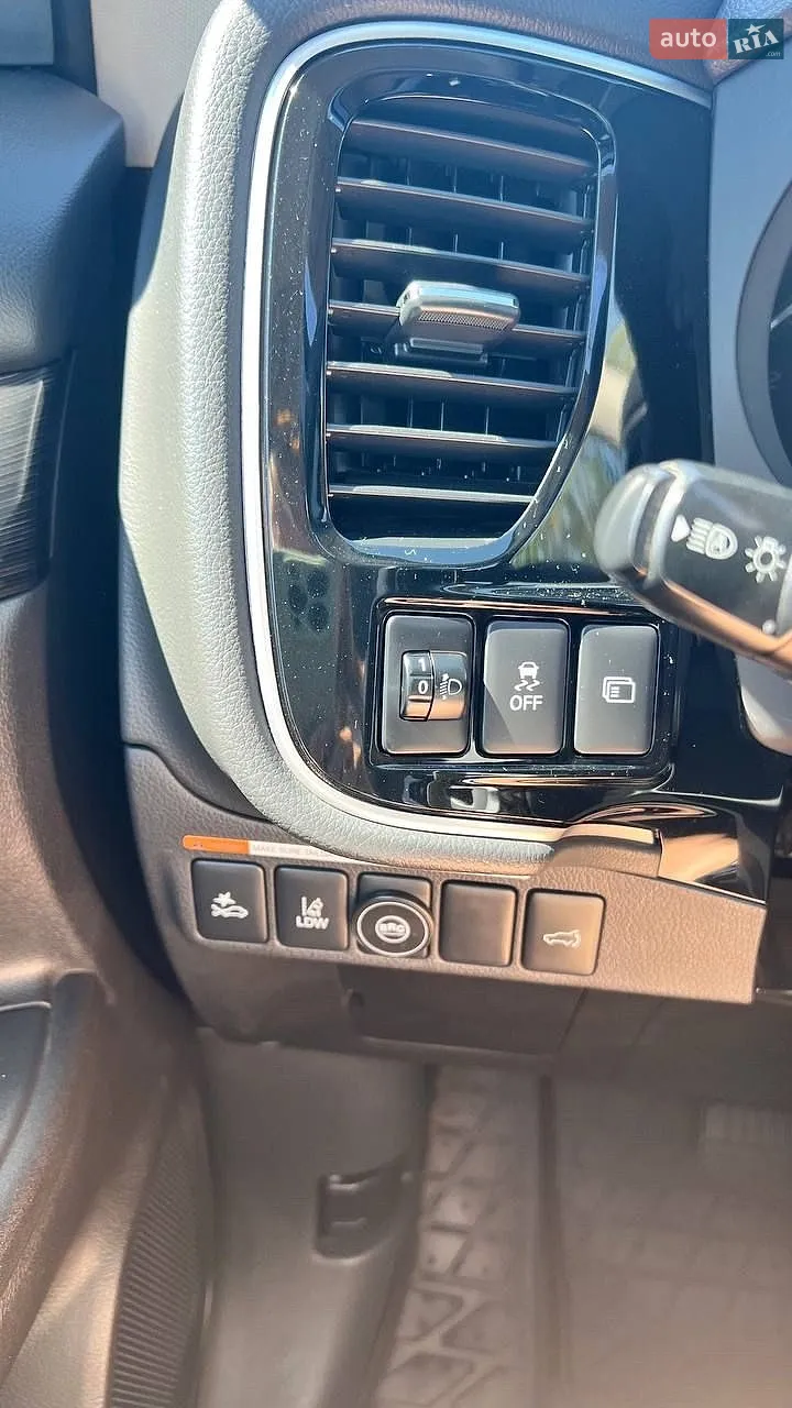 2016 Mitsubishi Outlander - мініатюра 12
