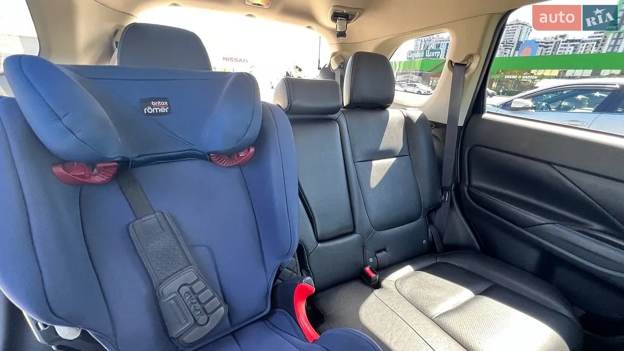 2016 Mitsubishi Outlander - мініатюра 19