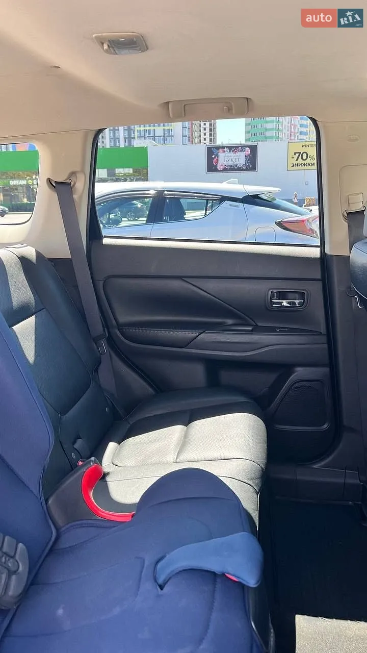 2016 Mitsubishi Outlander - мініатюра 20