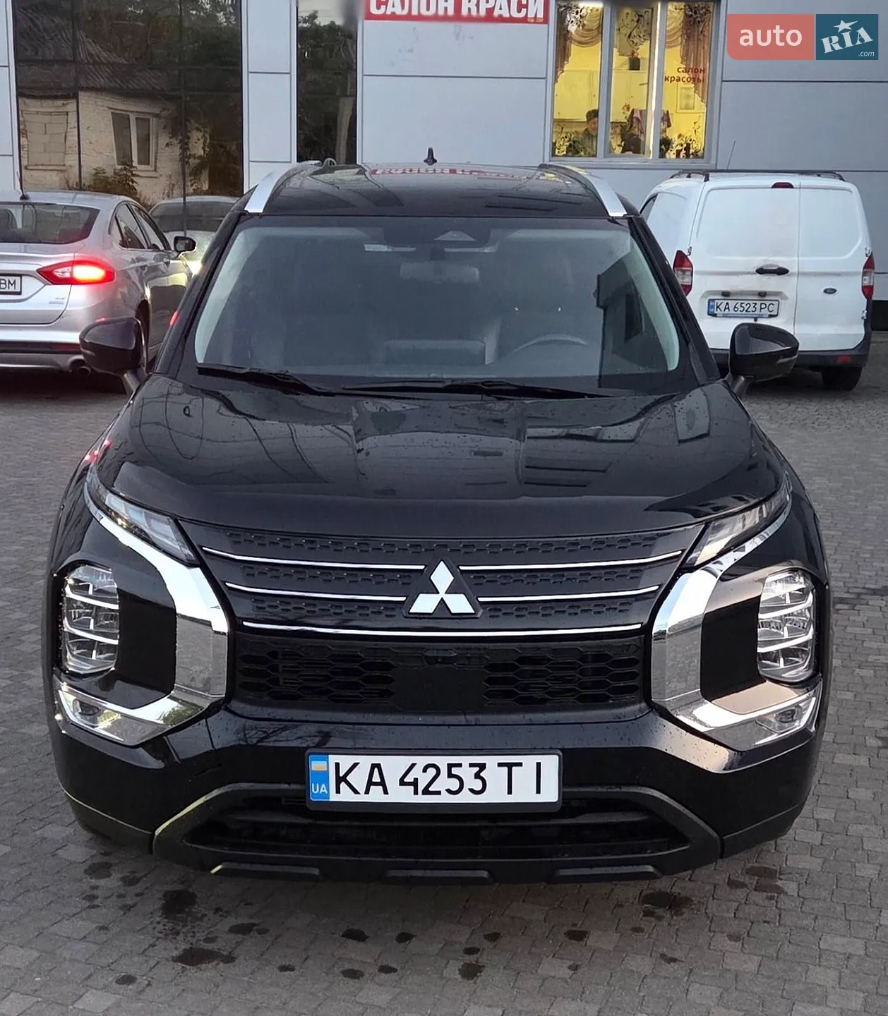 2022 Mitsubishi Outlander - фото 1