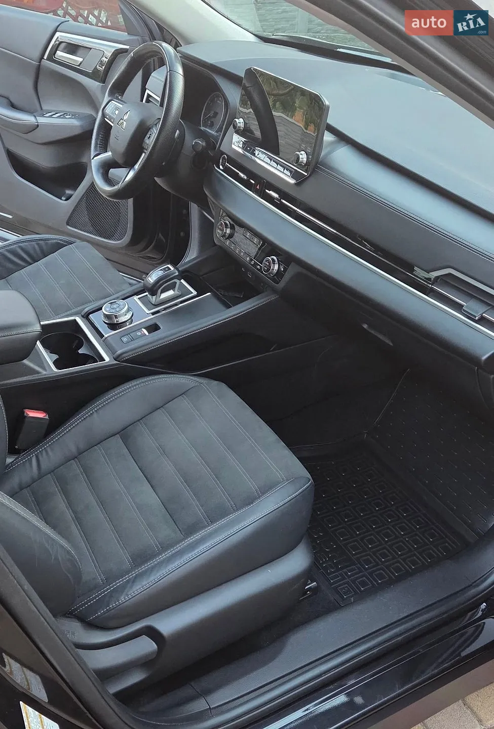 2022 Mitsubishi Outlander - мініатюра 12