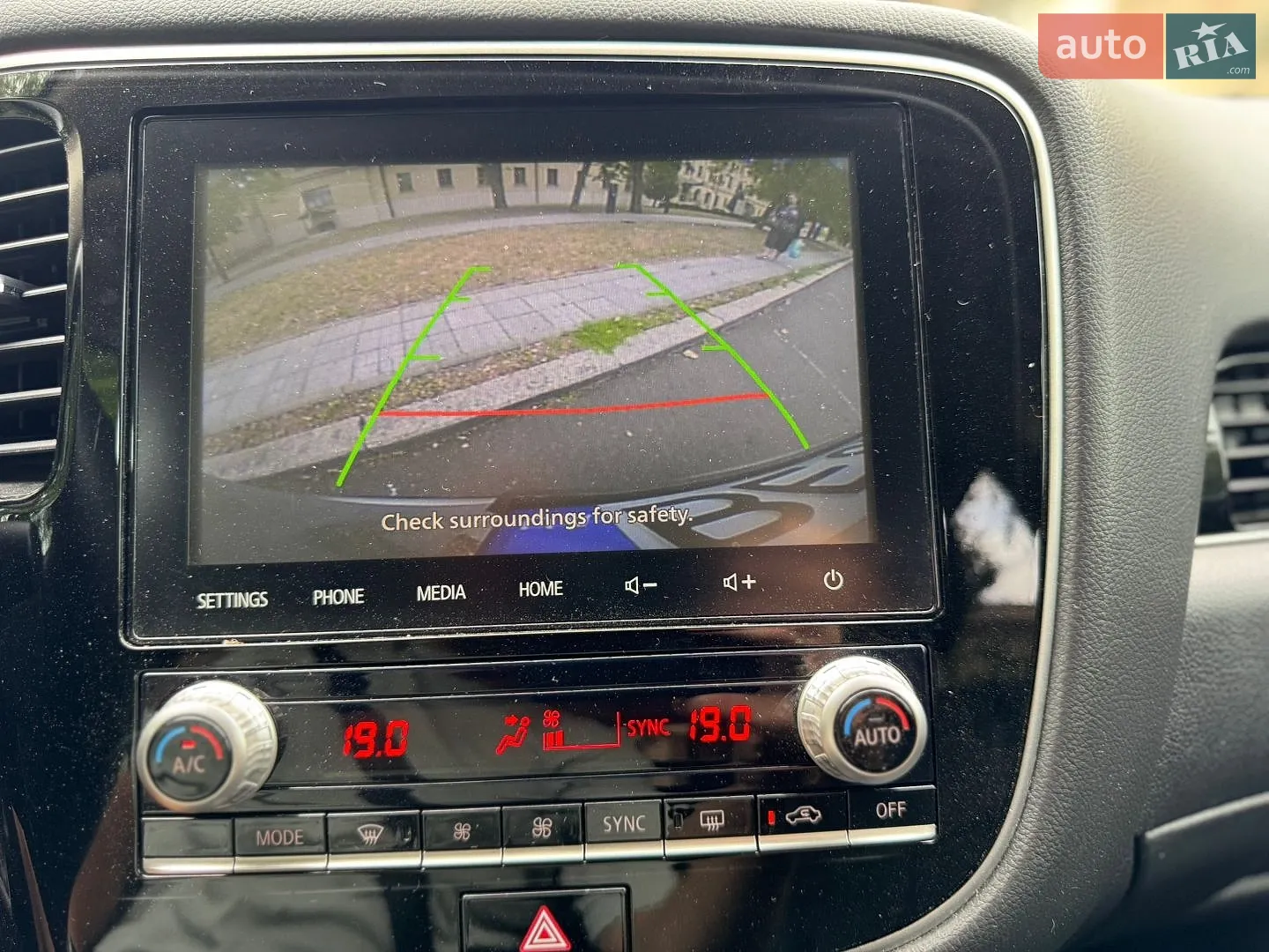 2019 Mitsubishi Outlander - мініатюра 29
