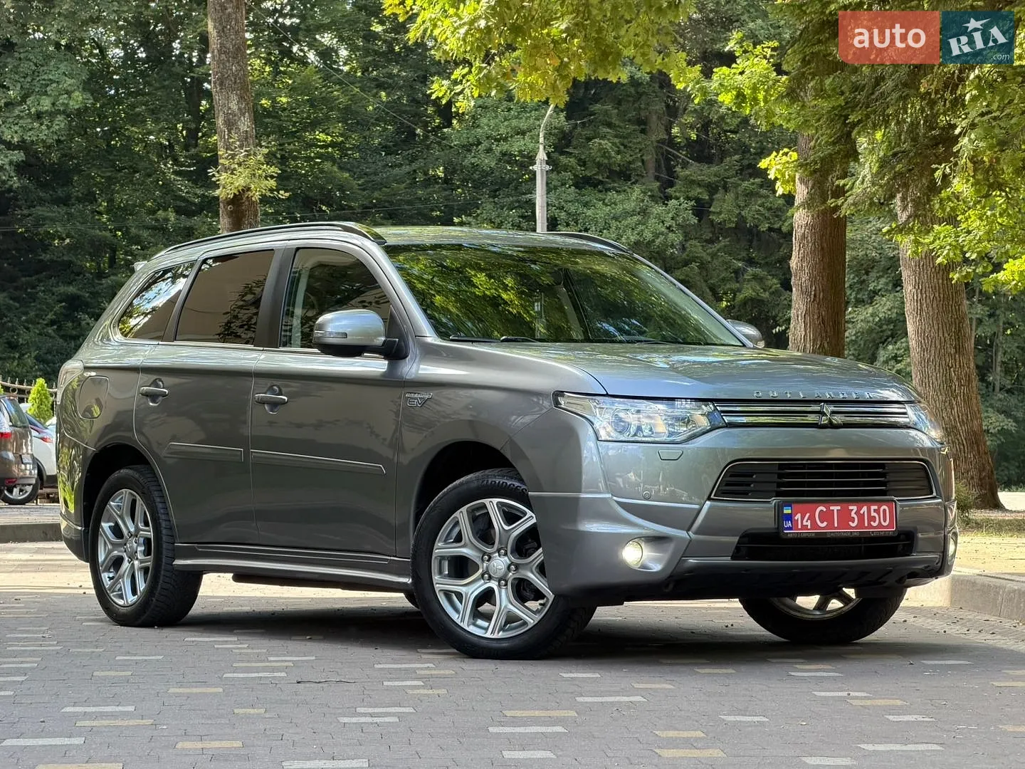 2014 Mitsubishi Outlander - фото 1
