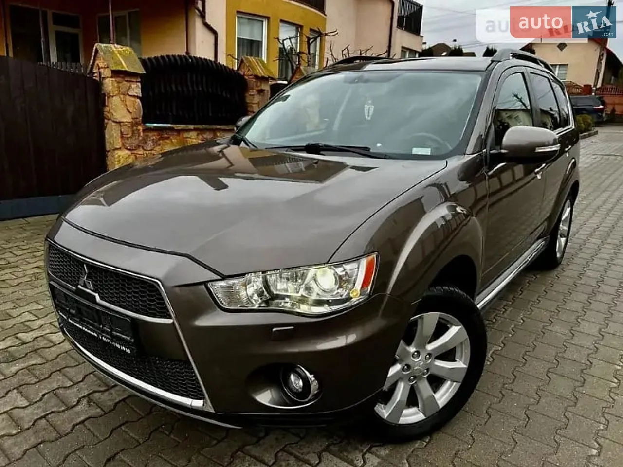2010 Mitsubishi Outlander - фото 1