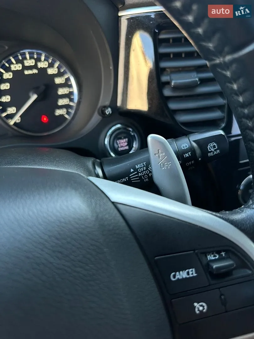2013 Mitsubishi Outlander - мініатюра 17