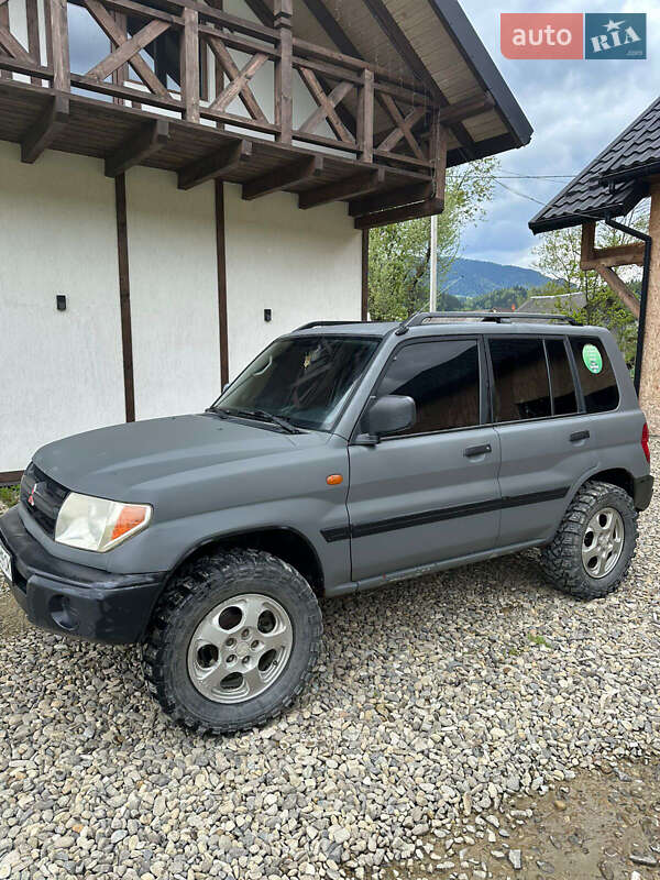 Внедорожник / Кроссовер Mitsubishi Pajero Pinin 2001 в 