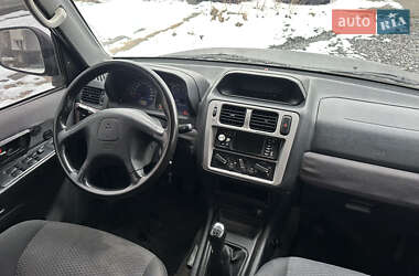 Внедорожник / Кроссовер Mitsubishi Pajero Pinin 2001 в 