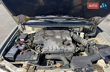 Внедорожник / Кроссовер Mitsubishi Pajero Pinin 2001 в 