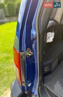 Внедорожник / Кроссовер Mitsubishi Pajero Pinin 2001 в 