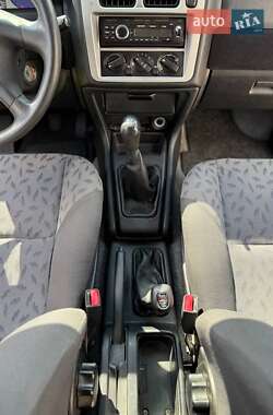 Внедорожник / Кроссовер Mitsubishi Pajero Pinin 2001 в 