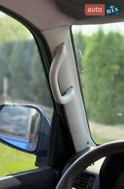 Внедорожник / Кроссовер Mitsubishi Pajero Pinin 2001 в 