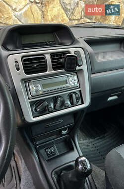 Внедорожник / Кроссовер Mitsubishi Pajero Pinin 2002 в 