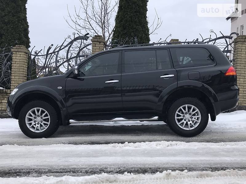 Внедорожник / Кроссовер Mitsubishi Pajero Sport 2013 в Черновцах