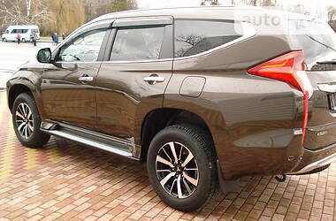 Позашляховик / Кросовер Mitsubishi Pajero Sport 2018 в 