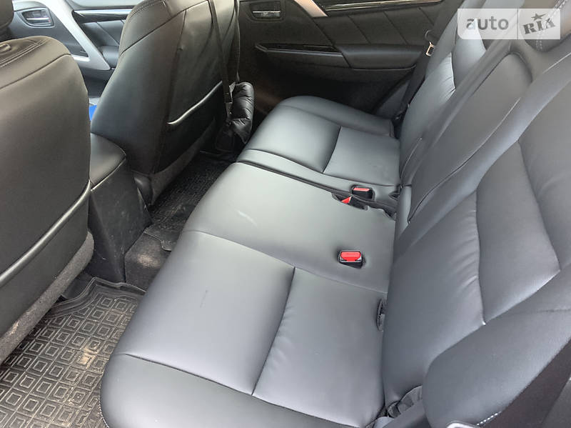 Позашляховик / Кросовер Mitsubishi Pajero Sport 2016 в Ужгороді