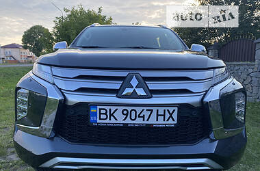 Внедорожник / Кроссовер Mitsubishi Pajero Sport 2020 в Ровно
