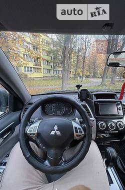 Позашляховик / Кросовер Mitsubishi Pajero Sport 2014 в Києві