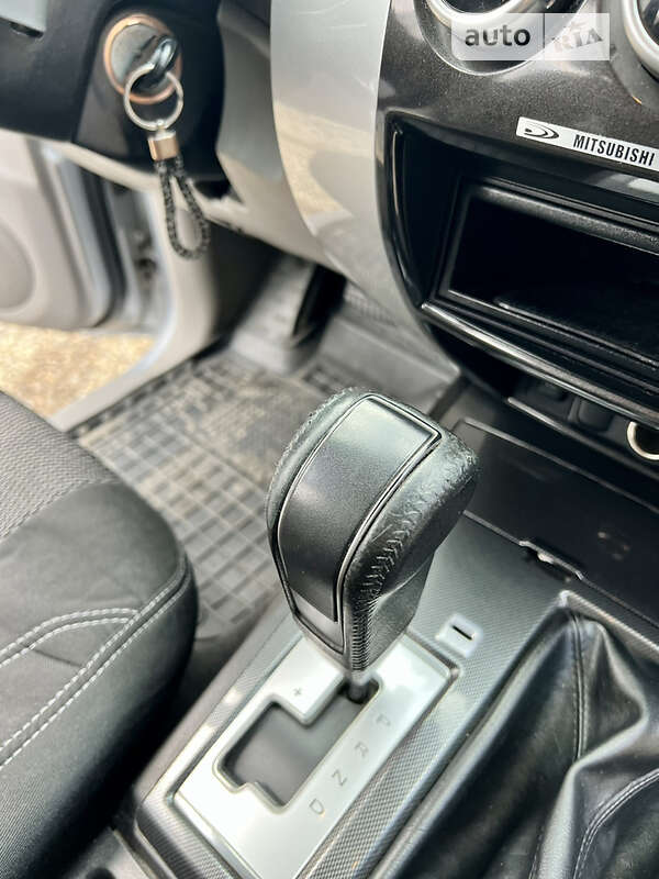 Позашляховик / Кросовер Mitsubishi Pajero Sport 2014 в Міжгір'ї
