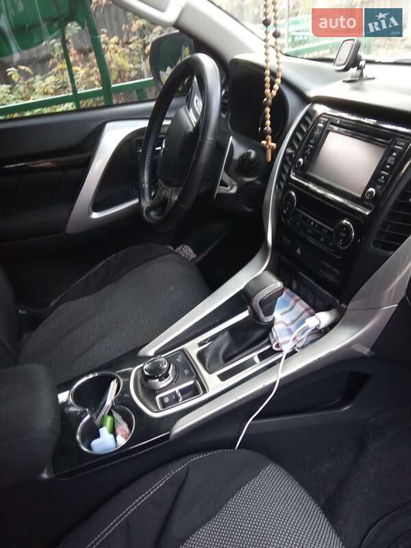 Внедорожник / Кроссовер Mitsubishi Pajero Sport 2017 в Криничках