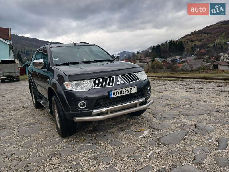 Позашляховик / Кросовер Mitsubishi Pajero Sport 2011 в 