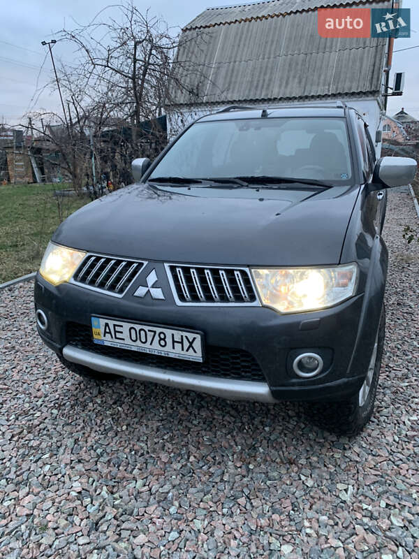 Позашляховик / Кросовер Mitsubishi Pajero Sport 2013 в Дніпрі