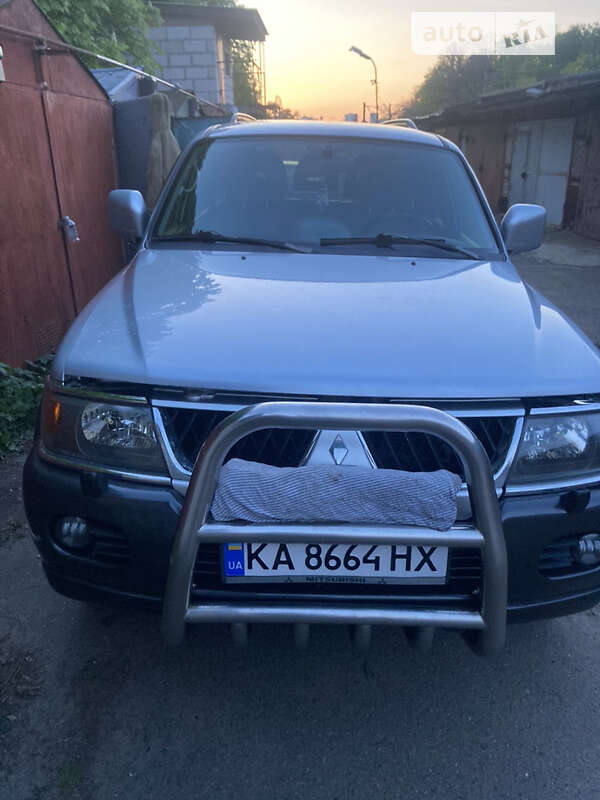 Mitsubishi Pajero Sport 2004