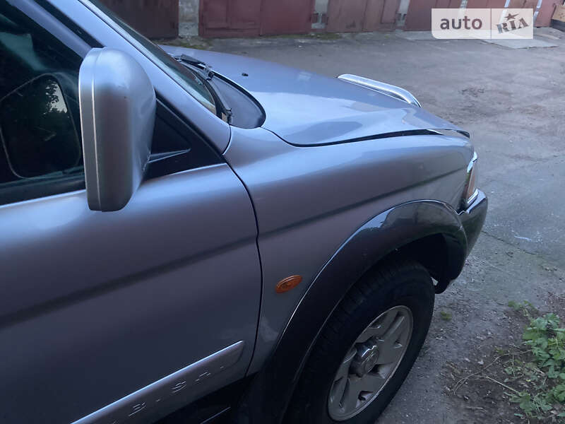 Внедорожник / Кроссовер Mitsubishi Pajero Sport 2004 в Киеве