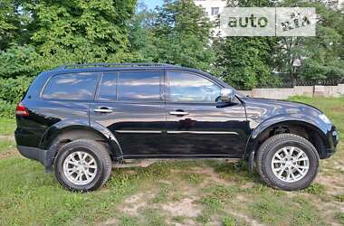 Позашляховик / Кросовер Mitsubishi Pajero Sport 2013 в Звенигородці