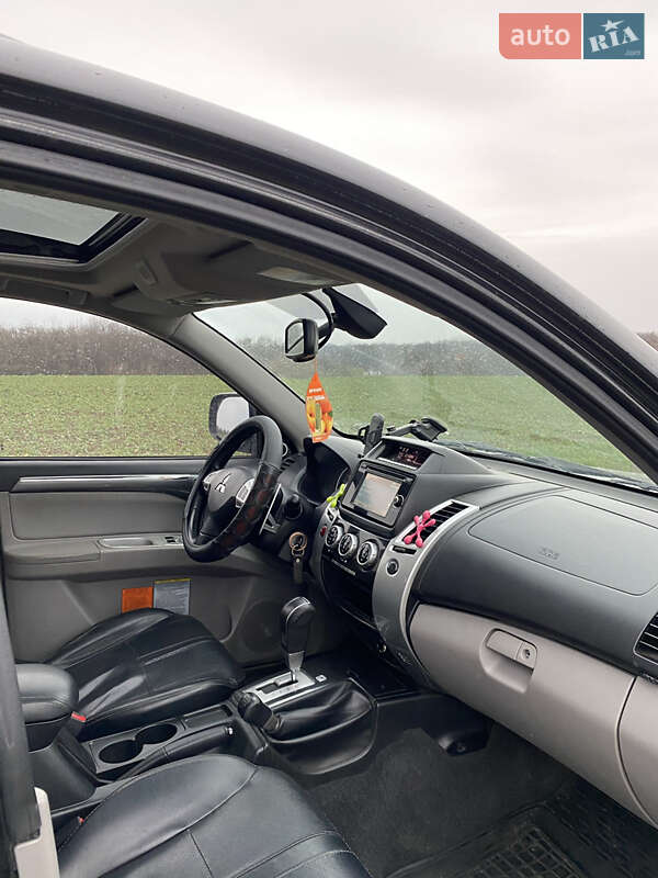 Позашляховик / Кросовер Mitsubishi Pajero Sport 2013 в Умані фото 17 Позашляховик / Кросовер Mitsubishi Pajero Sport 2013 в Умані