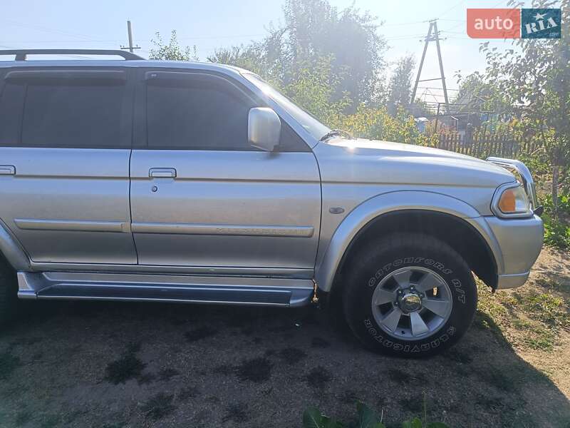 Внедорожник / Кроссовер Mitsubishi Pajero Sport 2006 в Глухове