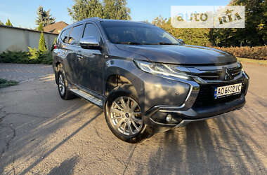 Позашляховик / Кросовер Mitsubishi Pajero Sport 2016 в Кам'янському