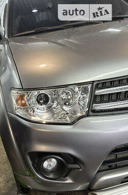 Внедорожник / Кроссовер Mitsubishi Pajero Sport 2014 в Чугуеве