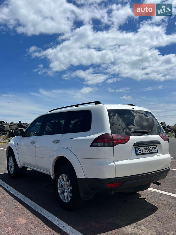 Внедорожник / Кроссовер Mitsubishi Pajero Sport 2013 в Горишних Плавнях